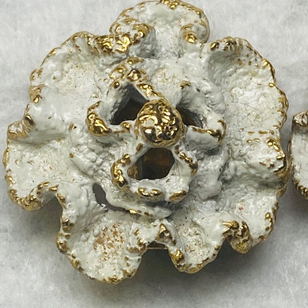 Napier Vintage Clip-on Earrings Metal with White Gold Color Painted Ruffle Edges - Picture 4 of 16